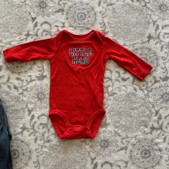 3 Month Bundle OshGosh Jeans & Onsie - Picture 3 of 9